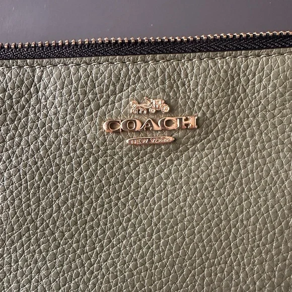 Coach wristlet - Picture 3 of 6